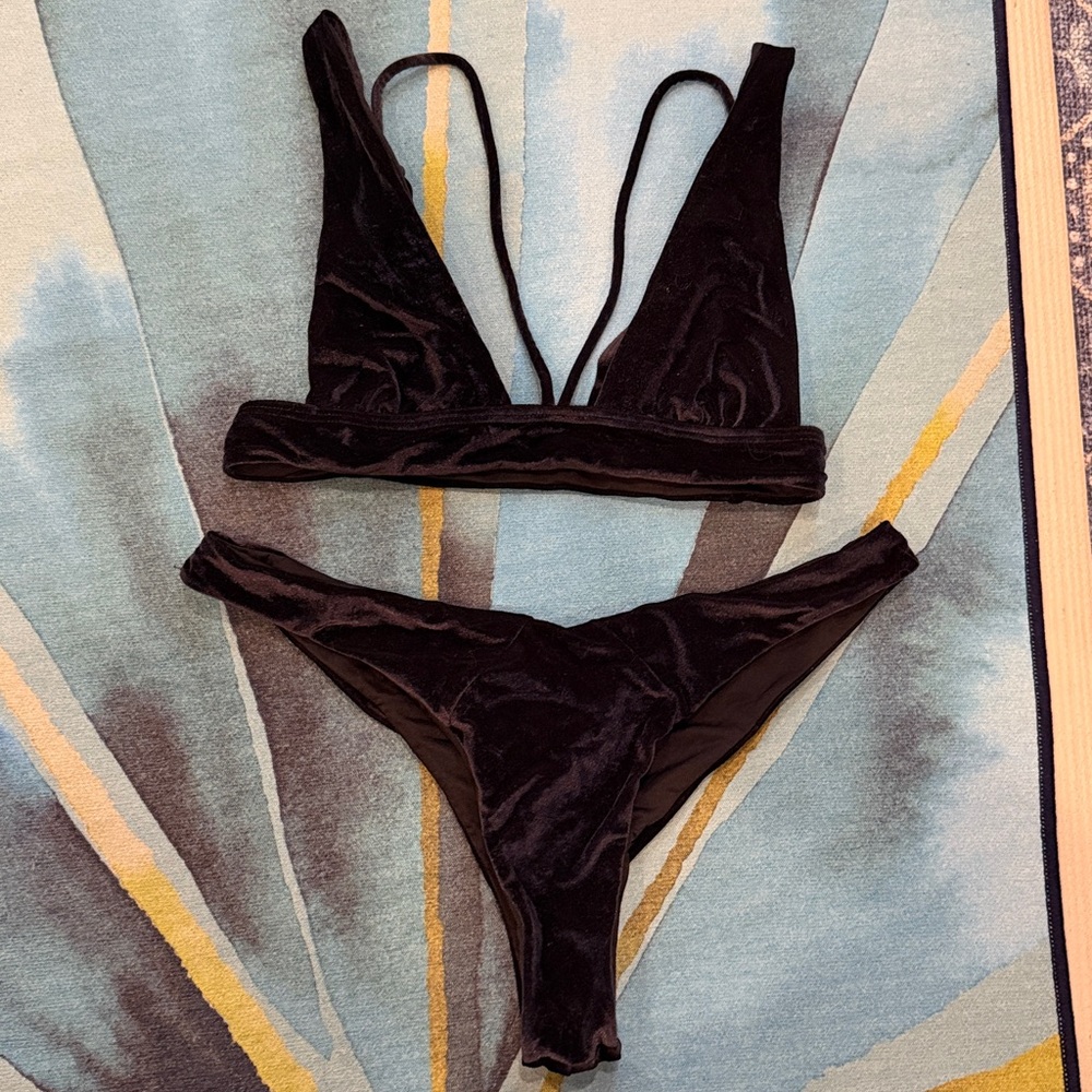 Beach Bunny Velvet Set 🔥